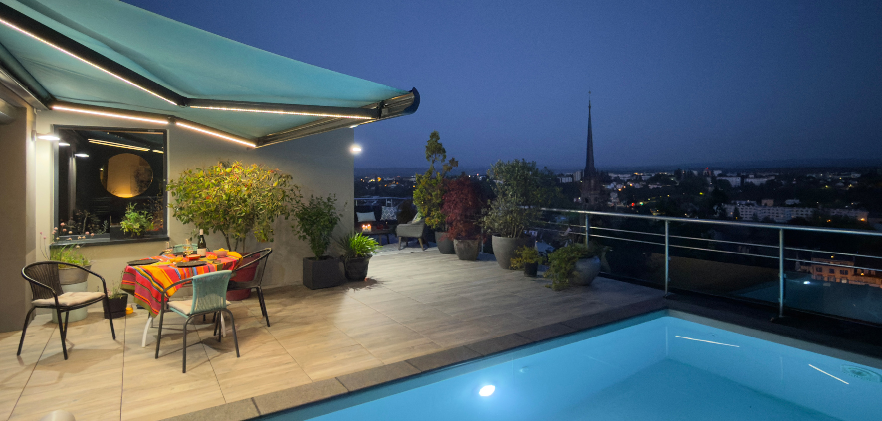 Terrasse · Nuit · Piscine illuminée
